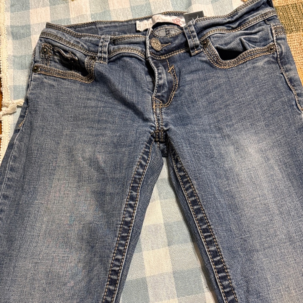 Tin Haul Women's Boyfriend Jeans with Turquoise Feather on pockets. Size 29/L